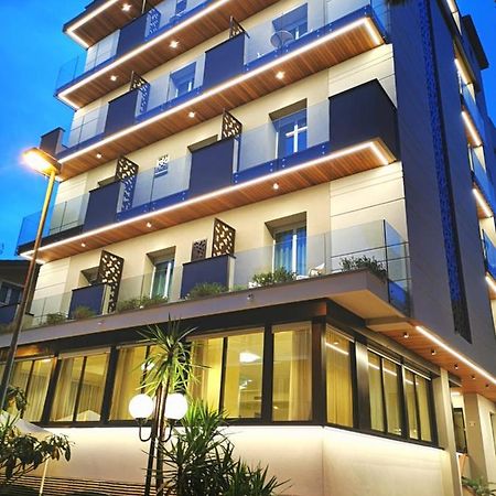 Hotel Cavalli Cattolica Buitenkant foto
