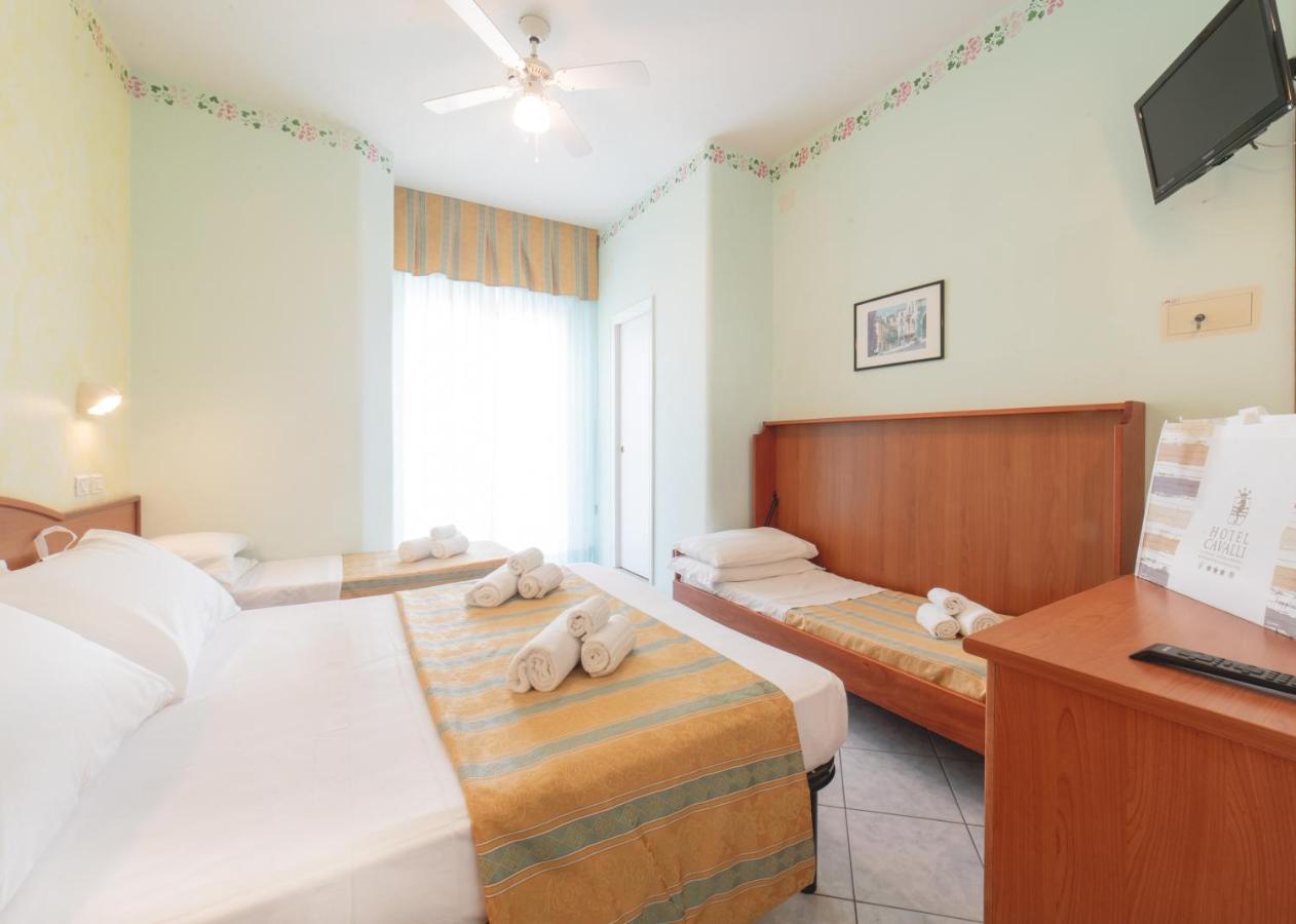Hotel Cavalli Cattolica Buitenkant foto