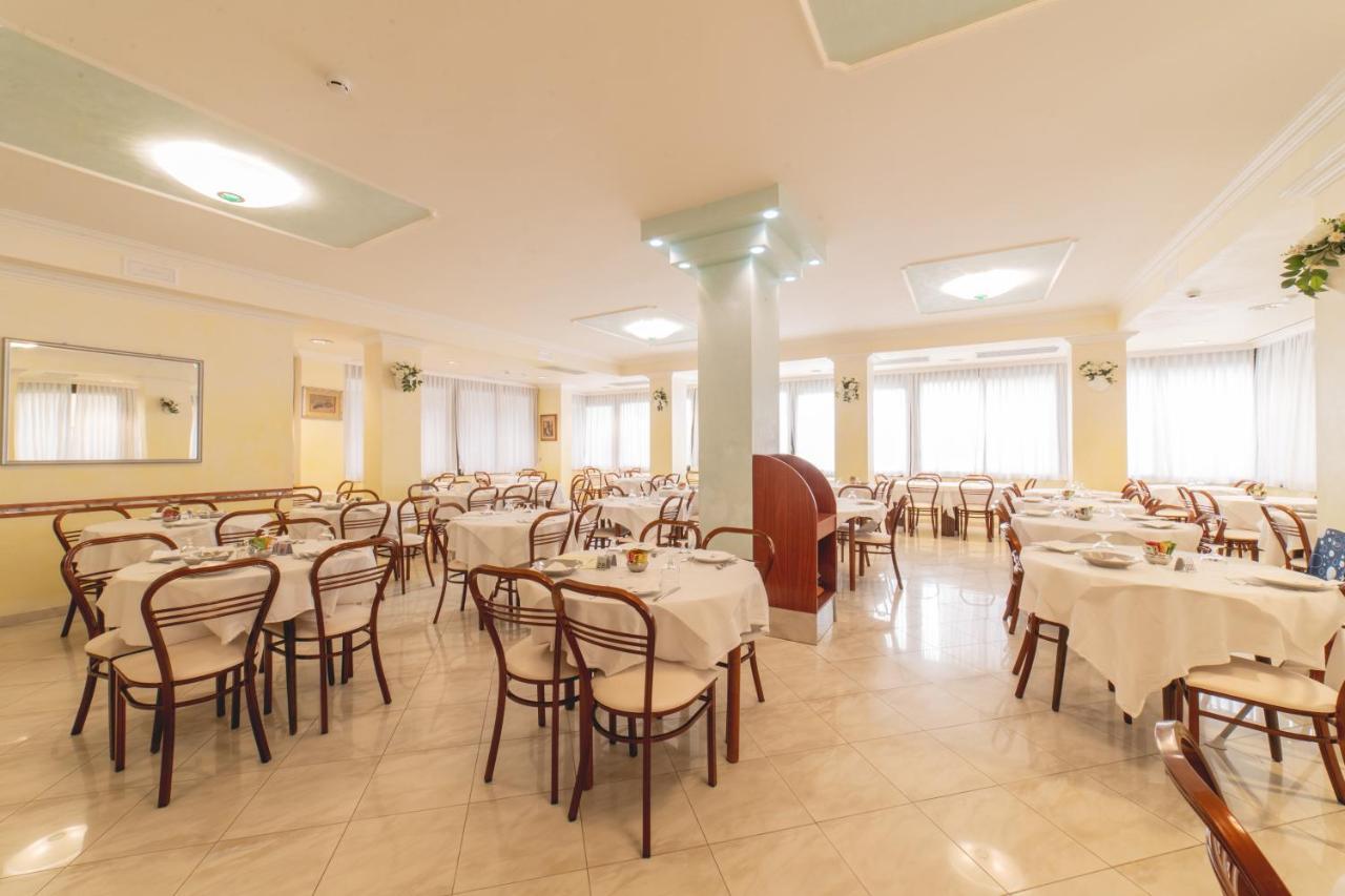 Hotel Cavalli Cattolica Buitenkant foto