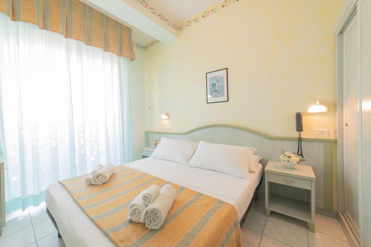 Hotel Cavalli Cattolica Buitenkant foto
