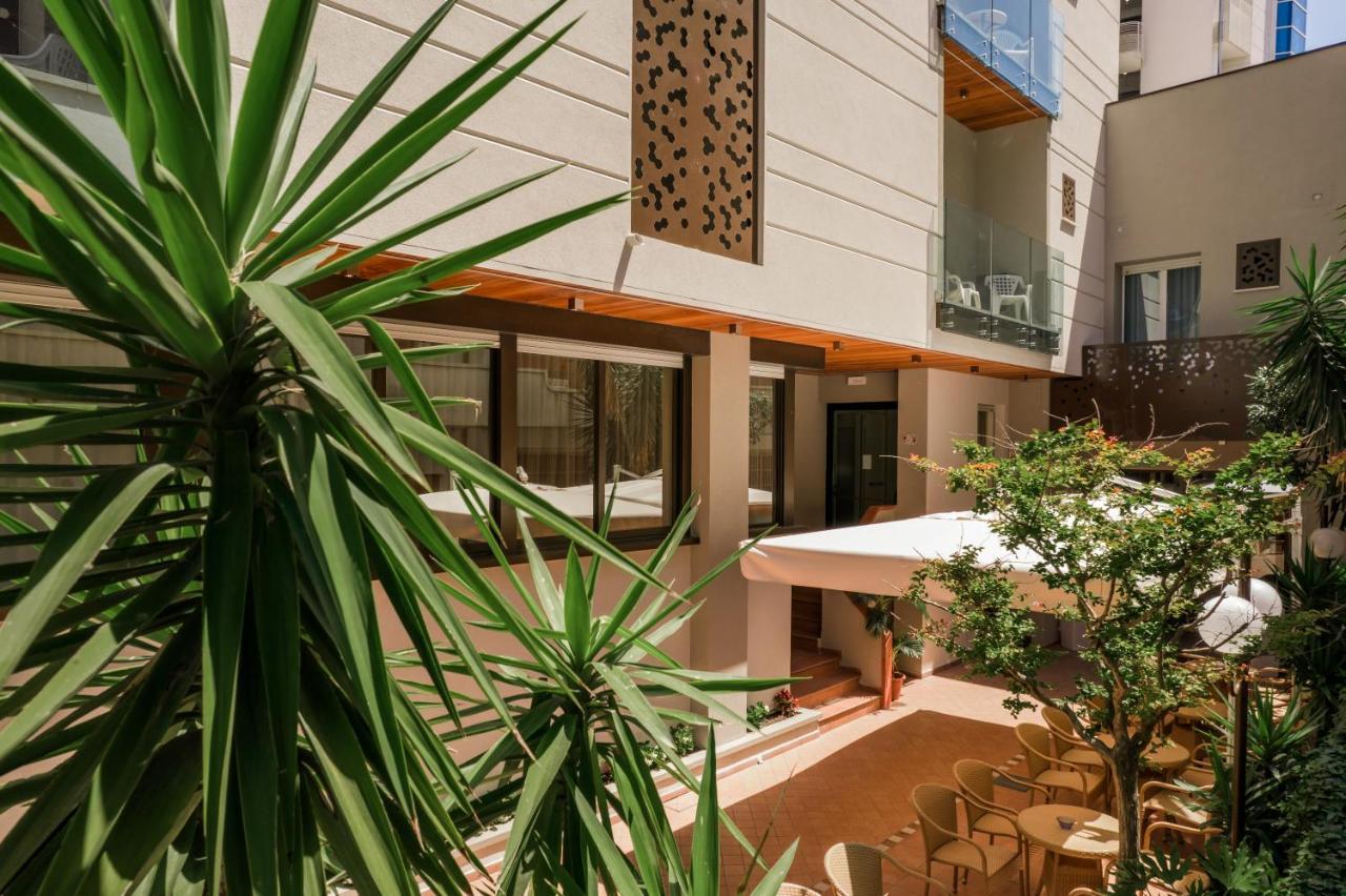 Hotel Cavalli Cattolica Buitenkant foto
