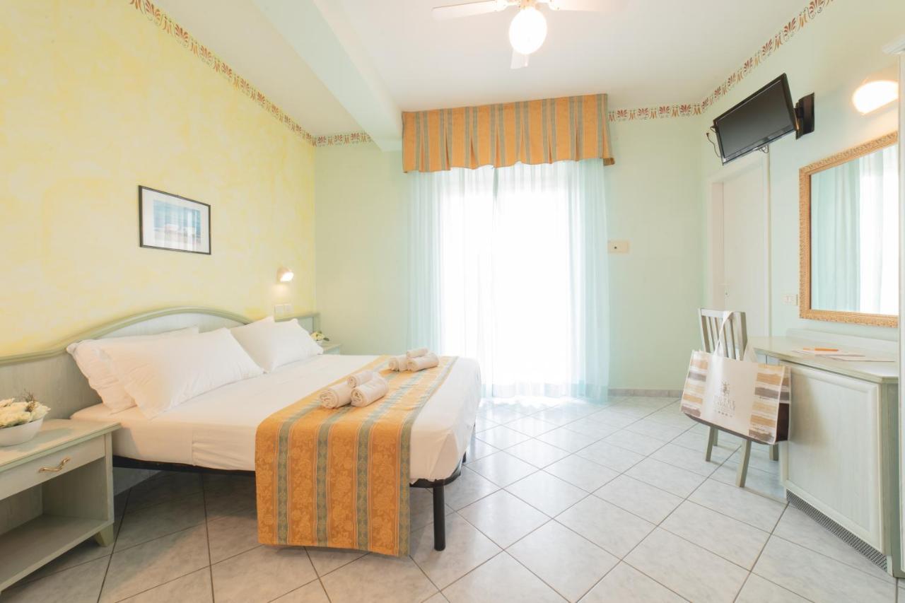 Hotel Cavalli Cattolica Buitenkant foto
