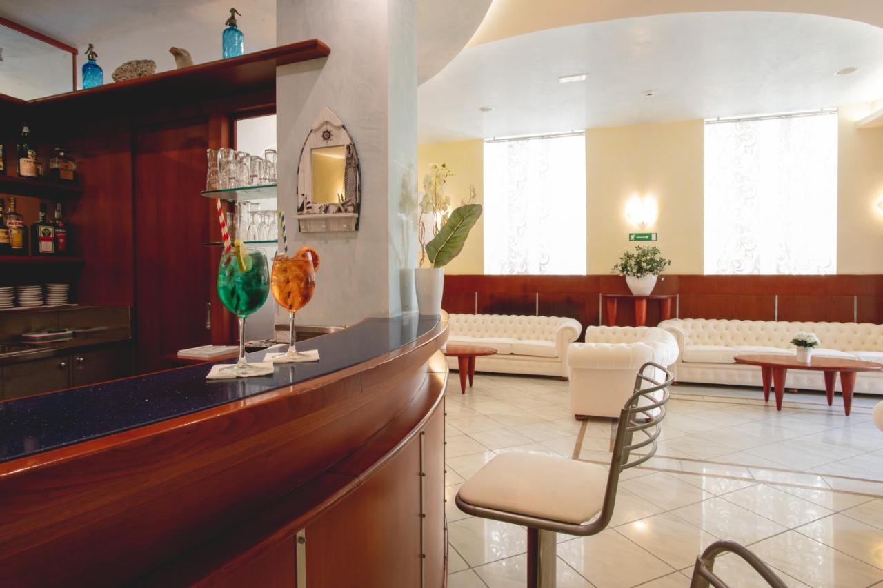 Hotel Cavalli Cattolica Buitenkant foto